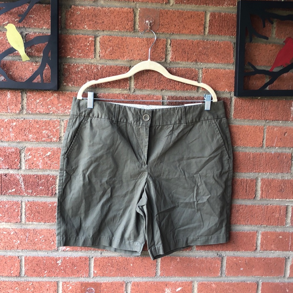 Ann Taylor Loft Riviera Short